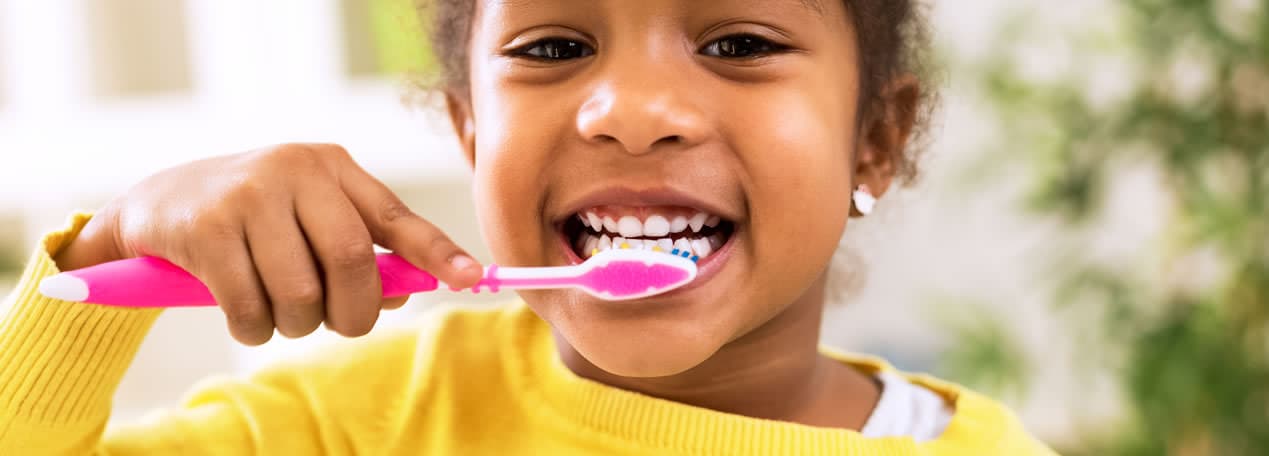 Escovar os dentes pode diminuir o risco de a pessoa ter câncer de garganta