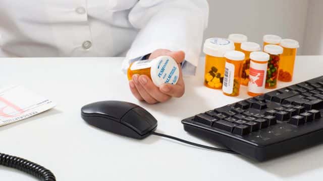 Imagem do curso Princípios de Farmacocinética Clínica e Aplicada