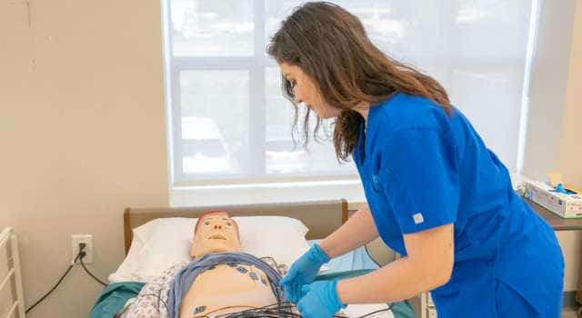 Imagem do curso Assistência de Enfermagem em Emergências Cardiovasculares