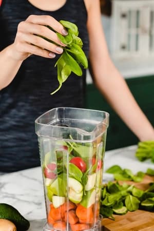 Correlacionar sinais sintomas e achados laboratoriais