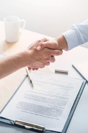 Estudar contratos típicos e atípicos no civil