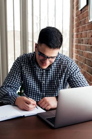 Desenvolver tutoria didática e pesquisa aplicada