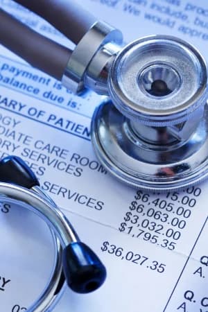 Avaliar prontuários e a conformidade hospitalar