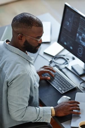 Gerenciar projetos com testes, métricas e governança