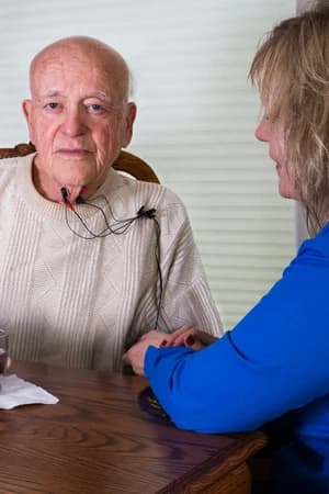 Avaliar e intervir em distúrbios vocais e auditivos