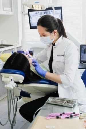 Dominar Straight-Wire, alinhadores e minimplantes