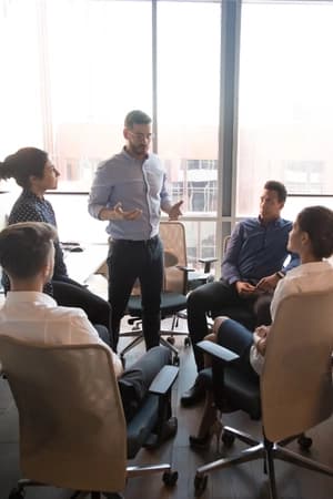 Gerir informações e relações com públicos estratégicos