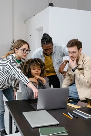 Alinhar mensagem cultura e imagem institucional