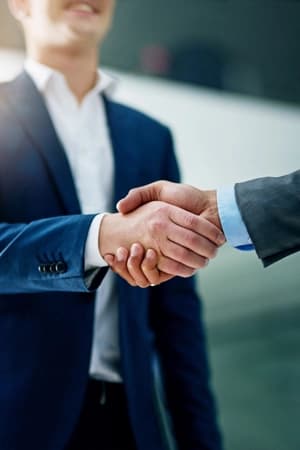 Negociar operações e mitigar riscos regulatórios