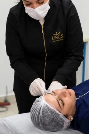 Executar técnicas injetáveis com precisão científica
