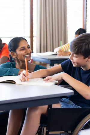Promover a formação de professores especializados