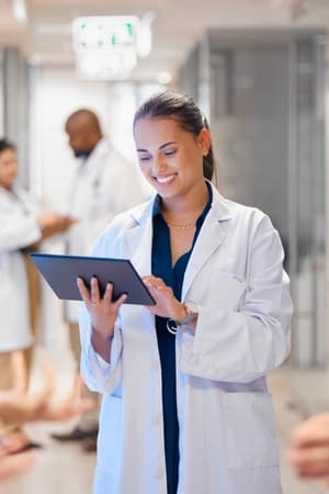 Analisar relatórios, contratos e prontuários