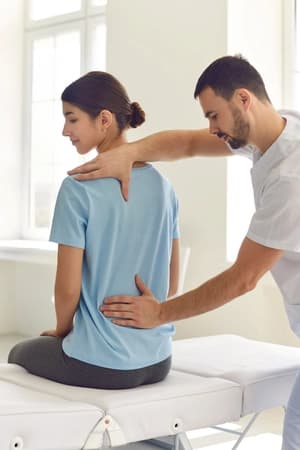 Avaliar postura e fatores que geram dor vertebral