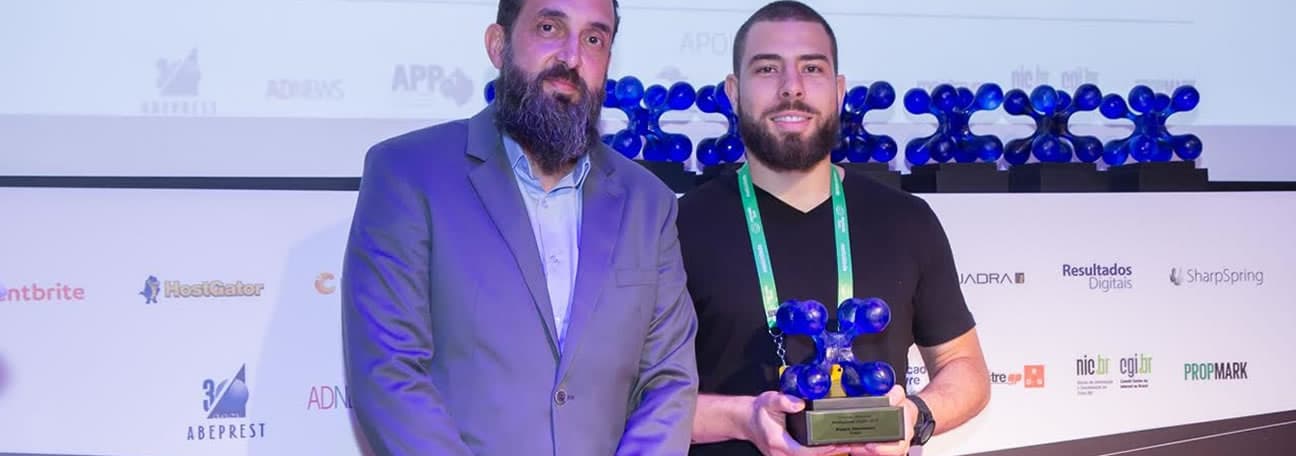 Professor da USCS vence prêmio da ABRADI