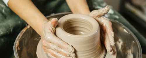 Descubra os benefícios da Arteterapia com argila para a saúde mental e emocional
