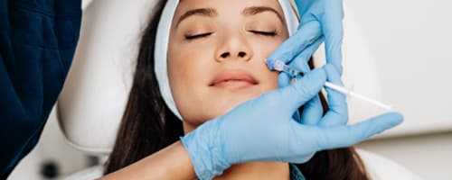 Qual a diferença entre anamnese e avaliação clínica de estética