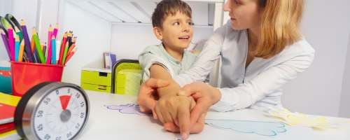 Arteterapia: o Caminho para a expressão emocional em crianças com autismo