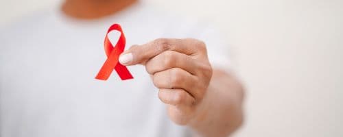Dezembro Vermelho: Brasil amplia diagnóstico de HIV e conquista meta da ONU