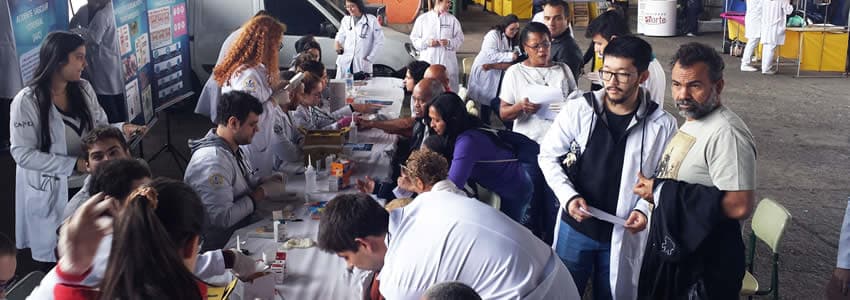 Alunos de Medicina da USCS fazem ação social no Projeto Arena Bela Vista