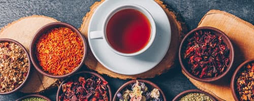 Chá para rouquidão: saiba qual o melhor chá para acabar com a voz rouca rapidamente