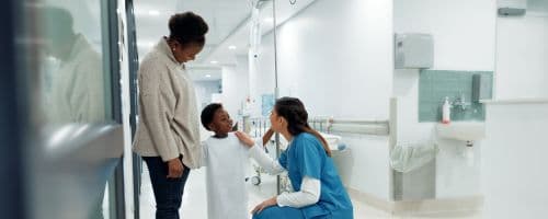 Como as Políticas Públicas de Saúde Afetam a Enfermagem Pediátrica?