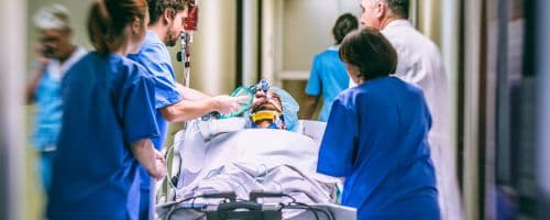 Como a pós em Enfermagem de Urgência e Emergência prepara profissionais para situações críticas