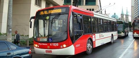 Motoristas e cobradores continuam em greve na capital paulista