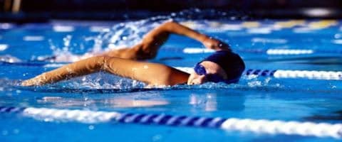 O desafio de ensinar natação para adultos