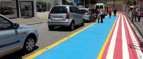 Ciclovia ganha faixa azul após reclamações da população de São Paulo 