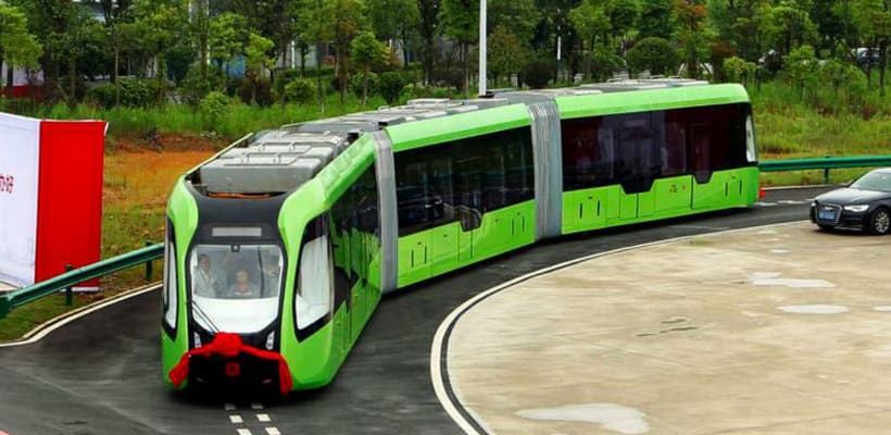 Primeiro trem sem trilhos é testado na China