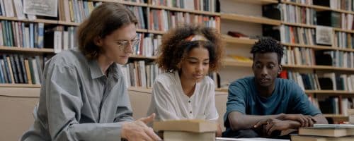 Posso fazer uma Pós-graduação em outra área? Saiba cursos que aceitam alunos de diferentes formações