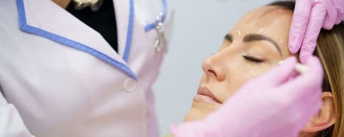 É Importante Obter Especialização para Atuar em Clínicas de Estética?