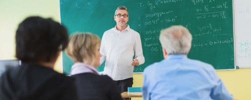 A Alfabetização e Letramento na Educação de Jovens e Adultos (EJA): Desafios e Estratégias