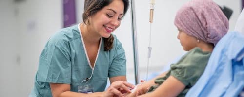 Enfermagem Oncológica: Cuidando com Amor e Expertise em Meio ao Desafio do Câncer